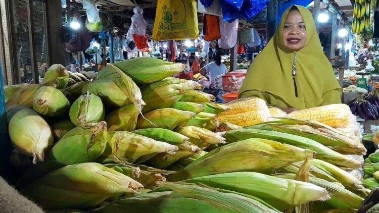 Berkah Tahun Baru Bagi Pedagang Jagung, Omset Naik Dua Kali Lipat