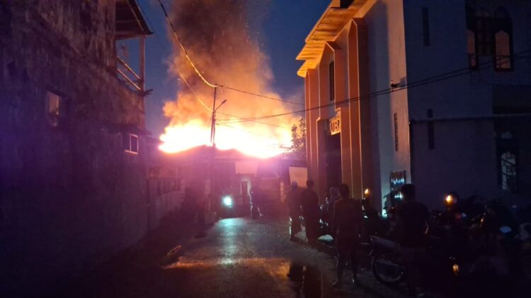 Flash News! 3 Rumah Terbakar di Jalan Hasanuddin I Kota Tarakan