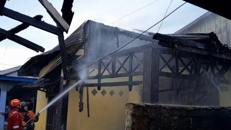 Tak Ada Korban Jiwa, Kebakaran di Karang Anyar Pantai Hanguskan Tiga Rumah