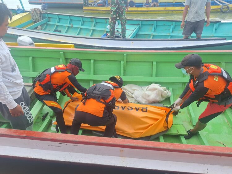 Perahu Karam Diterjang Badai, Dua Nelayan Sebatik Ditemukan Tak Bernyawa
