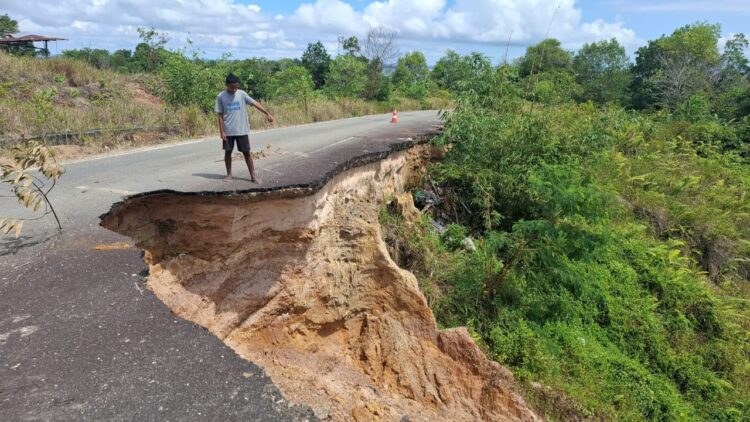 Ruas Jalan Ring Road Tarakan Amblas Sepanjang 20 Meter