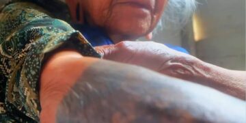 Iyun Anye, Nenek Telinga Panjang Berusia 100 Tahun dari Suku Dayak Umaq Kulit