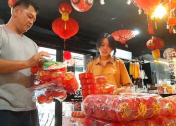 Pernak Pernik Imlek Diburu Warga Tionghoa, Omset penjualan Naik 30 Persen