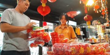 Pernak Pernik Imlek Diburu Warga Tionghoa, Omset penjualan Naik 30 Persen