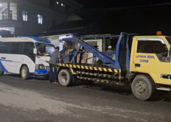 Rem Blong Diduga Jadi Penyebab Kecelakaan Mobil Elf dan Motor di Sebengkok