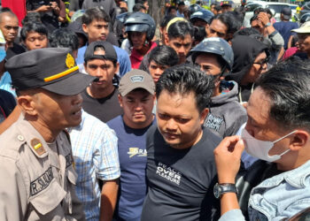 Puluhan Warga Datangi Mapolres Tarakan, Minta Pelaku Dugaan Pengeroyokan Segera Diproses Hukum