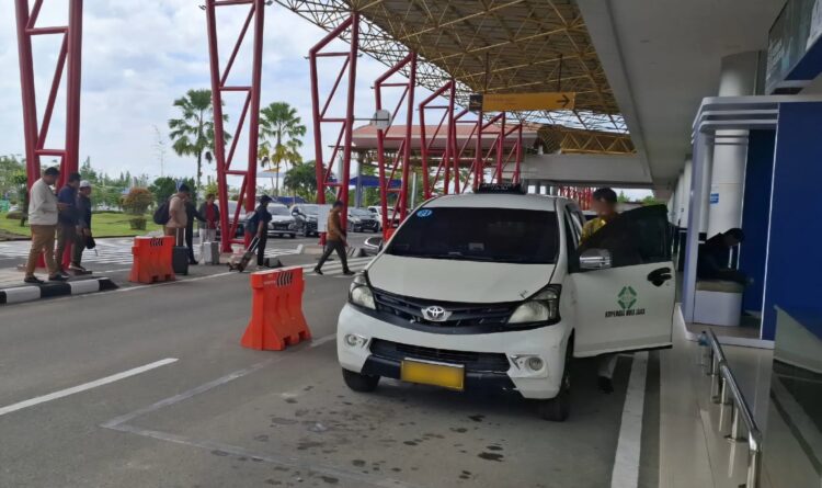 Viral Pengemudi Dimintai Rp100 Ribu di Bandara Juwata, Ini Faktanya