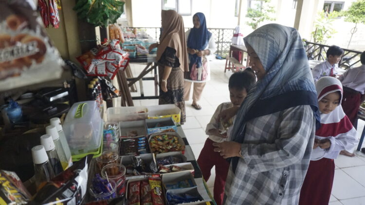 Program Makan Bergizi Gratis Dimulai, Pedagang di Kantin Sekolah Mengeluh