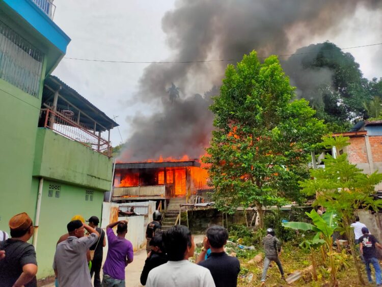 Kebakaran di Sebengkok, 2 Rumah Hangus dan 1 Orang Terluka