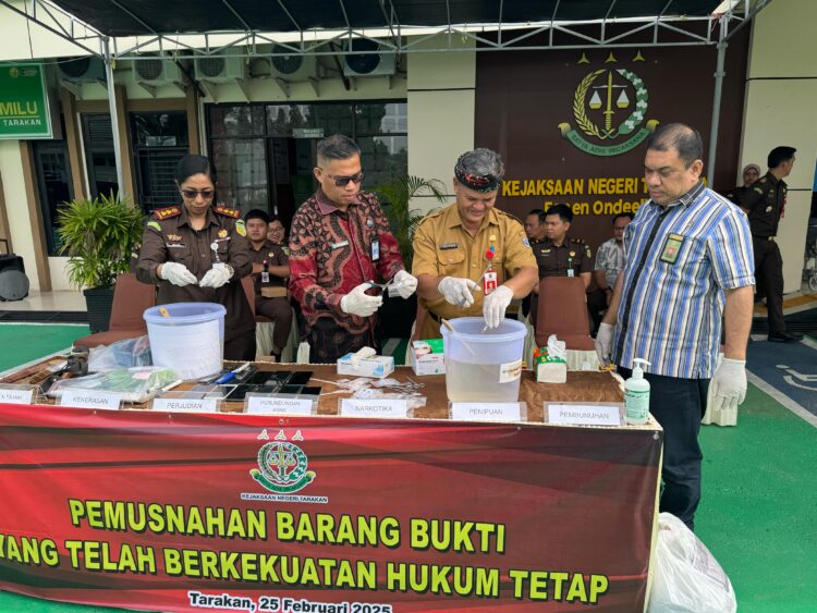 Kejari Tarakan Musnahkan Barang Bukti dari 62 Perkara Inkrah