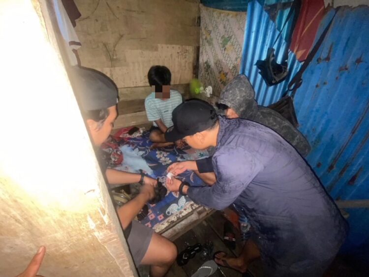 Polisi Grebek Sarang Transaksi Sabu di Lingkas Ujung, Seorang IRT Turut Dirungkus