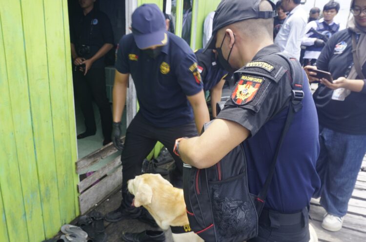 BNNP Kaltara Geledah Rumah Tersangka Kurir Sabu 25 Kg