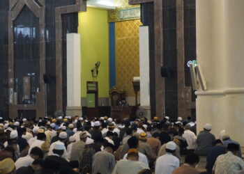 Diguyur Hujan, Umat Muslim di Tarakan Tetap Antusias Sholat Ied di Masjid Baitul Izzah Islamic Center