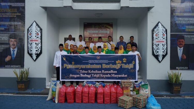 Jumat Berkah! Lapas Bontang Gelar Baksos dan Berbagi Takjil ke Masyarakat dan Santri