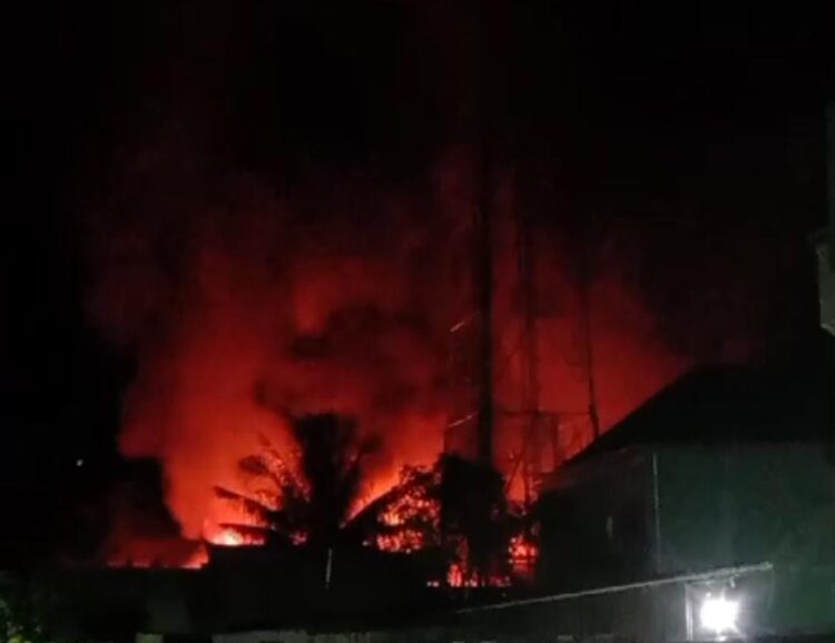 Gudang Penyimpanan Udang di Jembatan Bongkok Ludes Terbakar