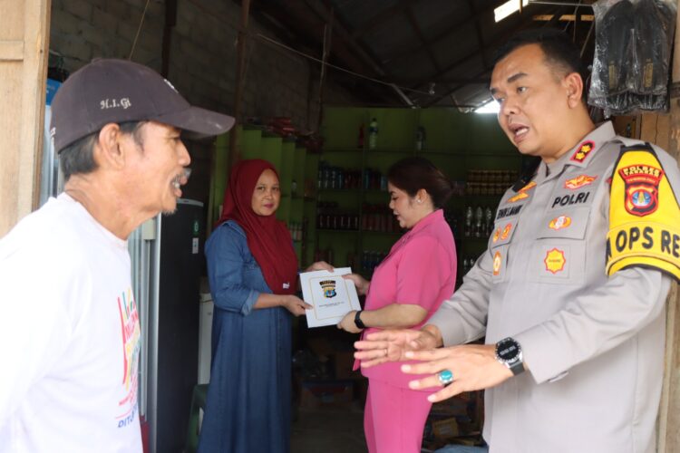 Kapolres Tarakan Beri Bantuan Korban Terdampak Kebakaran di Jembatan Bongkok