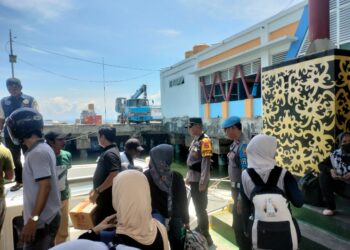 Jelang Arus Mudik Polisi Atensi Barang Bawaan Penumpang di Pelabuhan Tengkayu