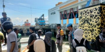 Jelang Arus Mudik Polisi Atensi Barang Bawaan Penumpang di Pelabuhan Tengkayu