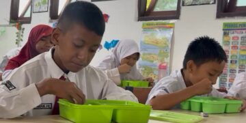 Program Makan Bergizi Gratis di Tarakan  Tuai Kritik, BEM UBT Soroti Tidak Adanya Susu dan Penggunaan Wadah Plastik