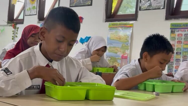 Program Makan Bergizi Gratis di Tarakan  Tuai Kritik, BEM UBT Soroti Tidak Adanya Susu dan Penggunaan Wadah Plastik