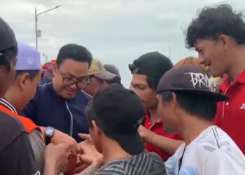 Bagikan Takjil Gratis, Anggota DPRD Kaltara Syamsuddin Arfah Sasar Ojol Hingga Tukang Parkir