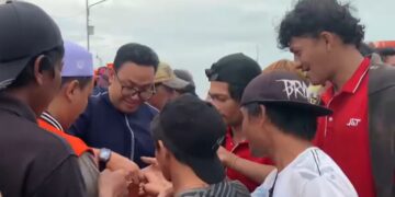 Bagikan Takjil Gratis, Anggota DPRD Kaltara Syamsuddin Arfah Sasar Ojol Hingga Tukang Parkir