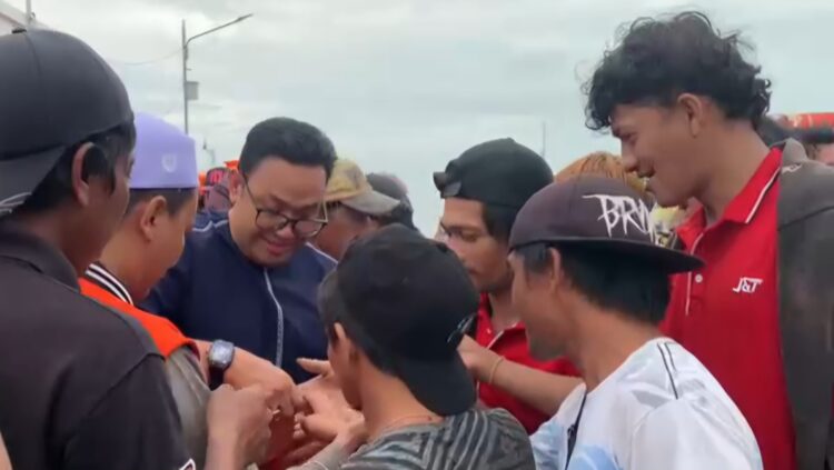 Bagikan Takjil Gratis, Anggota DPRD Kaltara Syamsuddin Arfah Sasar Ojol Hingga Tukang Parkir