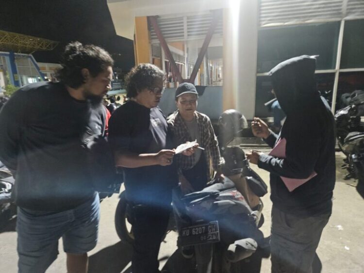 Seorang Pria Jual Ratusan Botol Miras di Kawasan Pelabuhan Tengkayu I, Polisi Amankan Pelaku