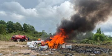 64 Karung Baju Bekas Hasil Pengungkapan Dimusnahkan Kejari Tarakan