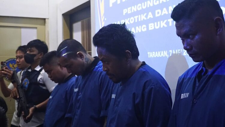 Tersangka Hanya Bisa Tertunduk Lesu Saat Barang Haramnya Dimusnahkan BNNP Kaltara