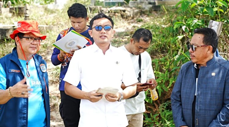 Warga Mengadu Soal Jalan dan Penerangan ke Makam, Komisi III Kunjungi Pantai Amal