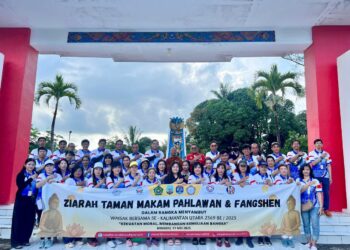 Perayaan Waisak di Tarakan Penuh Doa, Ada Tabur Bunga dan Fangshen di Taman Makam Pahlawan