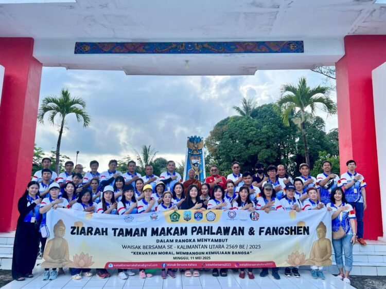 Perayaan Waisak di Tarakan Penuh Doa, Ada Tabur Bunga dan Fangshen di Taman Makam Pahlawan