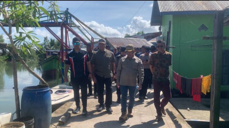 Kunjungi Kampung Warna-warni dan Kampung Tematik, Khairul Harap Stigma ‘Sarang Narkoba’ Hilang di Selumit Pantai