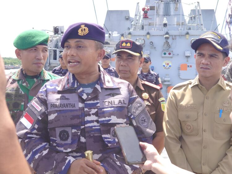Bahas Pertahanan, Danlanal Nunukan Gelar Coffe Morning di Kapal Perang dengan Bupati Nunukan