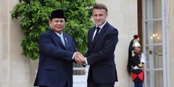 Dampingi Presiden Prabowo, Menteri Ekraf Sambut Macron di Borobudur