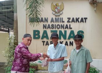 Sembelih Sapi dan Kambing, Baznas Bagikan ke 300 Mustahik di Tarakan