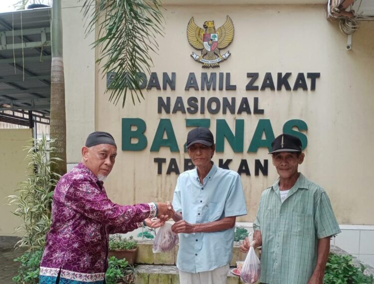 Sembelih Sapi dan Kambing, Baznas Bagikan ke 300 Mustahik di Tarakan