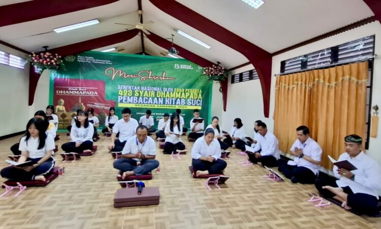 Digelar Serentak, Pembacaan Kitab Suci Dhammapada di Vihara Sinar Borobudur Berlangsung Khidmat
