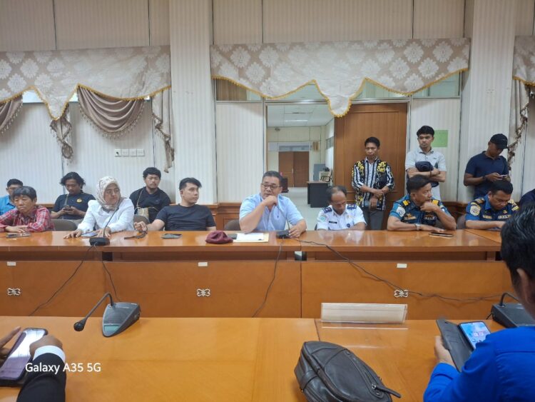 Ditagih Imigrasi Rp1,6 Miliar, Pengelola Kapal Ngadu ke DPRD : Tidak Masuk Akal!