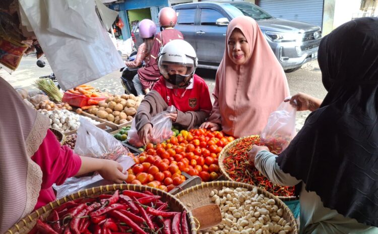 Lagi Langka, Harga Bawang Merah dan Tomat Melonjak Tinggi