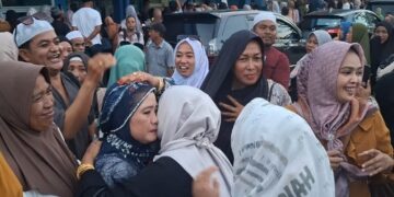 Sempat Terhalang Sambutan Bupati, Kerinduan Keluarga Jemaah Haji Tumpah di PLBL Nunukan