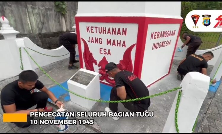 Rayakan HUT Bhayangkara, Satbrimob Polda Kaltara Bersihkan dan Cat Ulang Tugu 10 November 1945