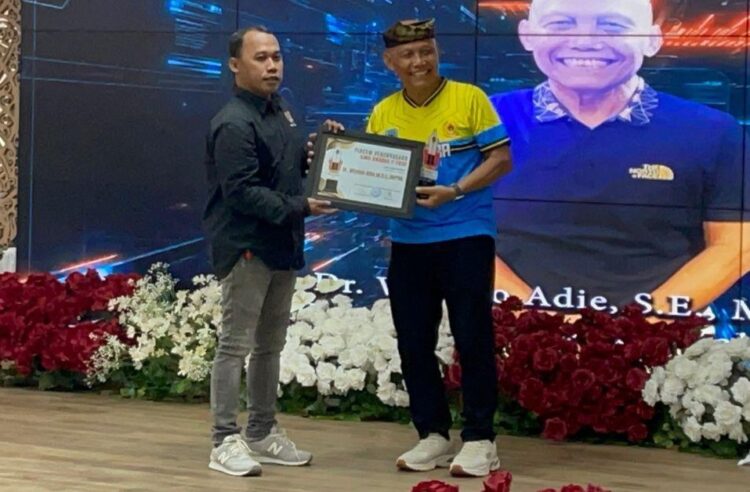 Dedikasi Tak Tergantikan, Wiyono Adie Raih SIWO Award II Kategori Life Achievement
