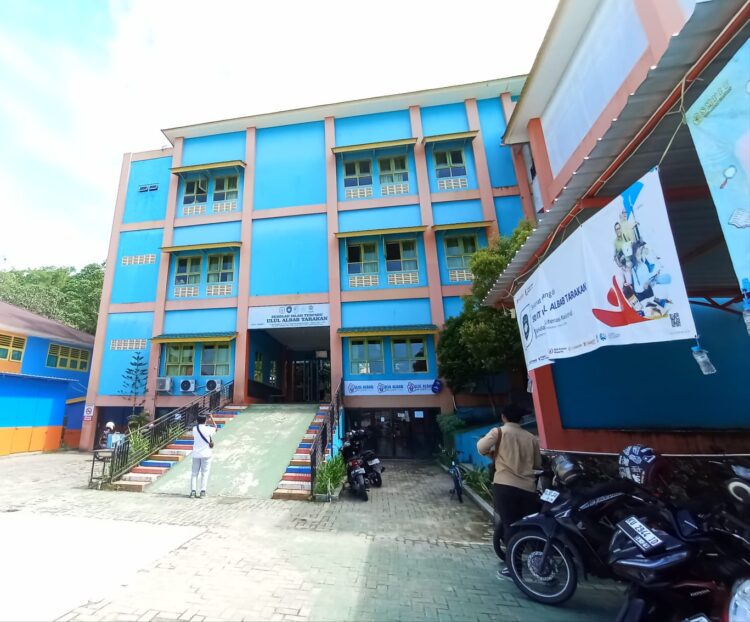 SDIT Ulul Albab yang beralamat di Jalan Sei Sesayap RT 1 No 13, Kecamatan Tarakan Timur.