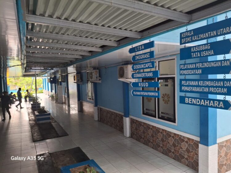 Dua WNA Diserahkan ke Imigrasi, 4 Calon PMI Ilegal Jalani Pemeriksaan Ketat