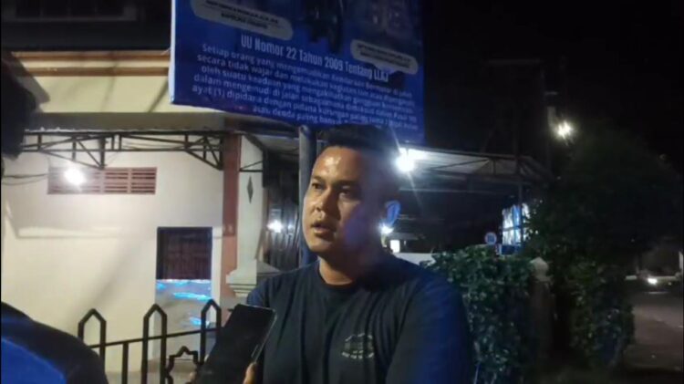 Pasang Baliho Imbauan Sampai Larut Malam, Satlantas Polres Tarakan Sampaikan Pesan Penting