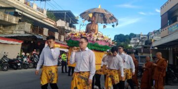 Ratusan Umat Buddha Kaltara Iringi Pemindahan Rupang Buddha, Maknanya Bikin Haru