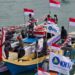 Merah Putih Berkibar di Perbatasan, KRI Ajak-653 Bagikan Bendera RI untuk Nelayan Jelang HUT ke-80