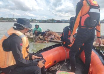 Pria Diduga Mengalami Gangguan Kejiwaan Lompat ke Laut di Pelabuhan Tunon Taka, Tim SAR Terjun Cari Korban